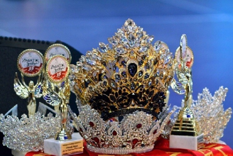 Северодвинка надела корону «Миссис Россия International-2022»